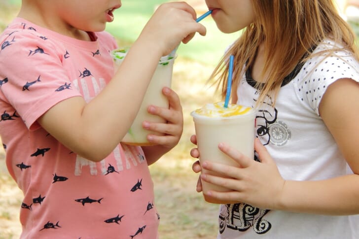ストロー付き水筒12選 子供が喜ぶアンパンマンや大人も使えるおしゃれで保冷効果の高いステンレス水筒も紹介