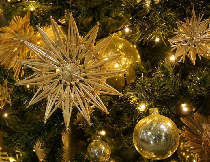 ゴールドのクリスマスツリーおすすめ9選 豪華なオーナメントセット商品も