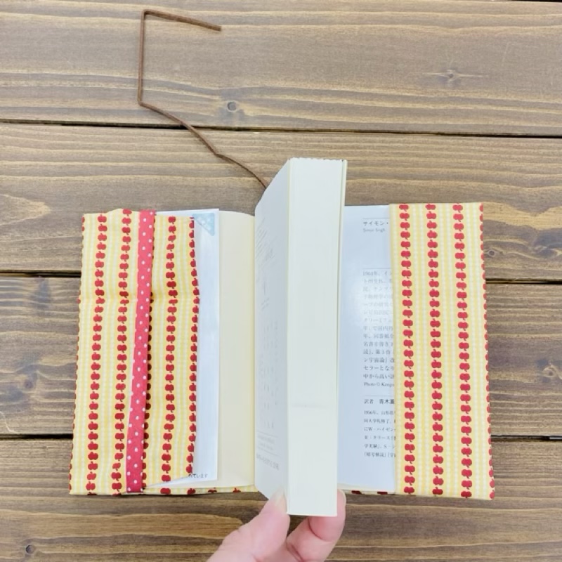 紙と布のブックカバーの作り方