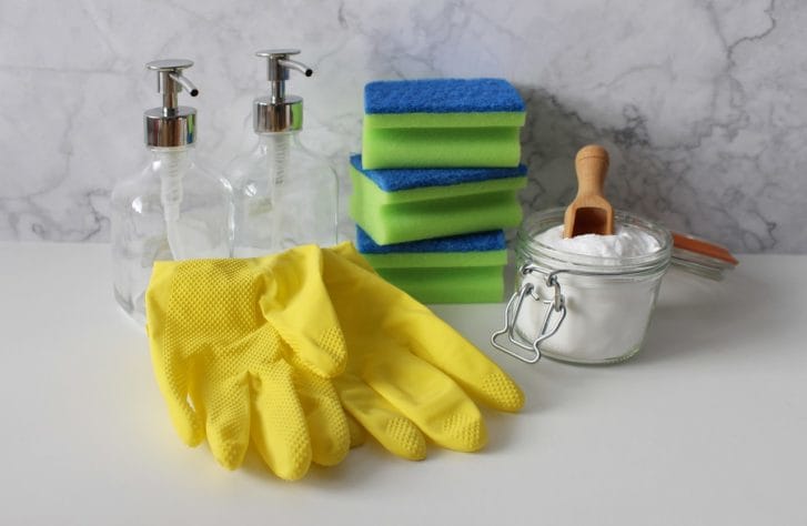 風呂掃除におすすめのスポンジ・ブラシ12選 水垢やカビ対策に適した道具を紹介