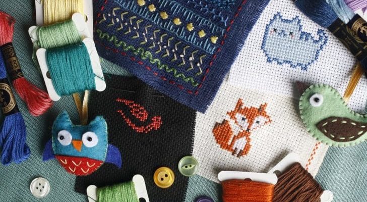 動物の刺繍と裁縫セットの画像