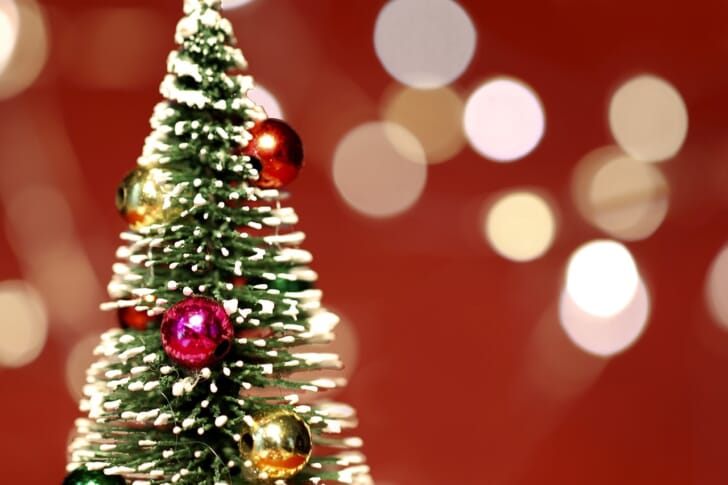 スリムなクリスマスツリーおすすめ9選 幅を取らないコンパクトなツリー 