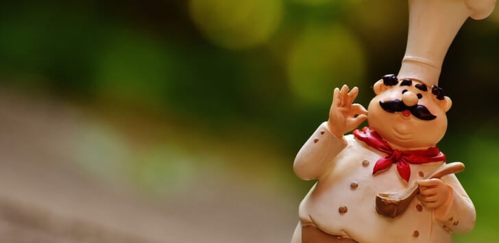 シェフのフィギュアがハンドサインを示している画像