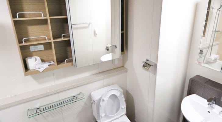 シンプルでおしゃれなトイレの写真