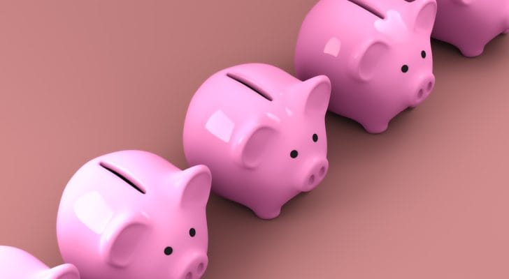 かわいいピンクの貯金箱の写真